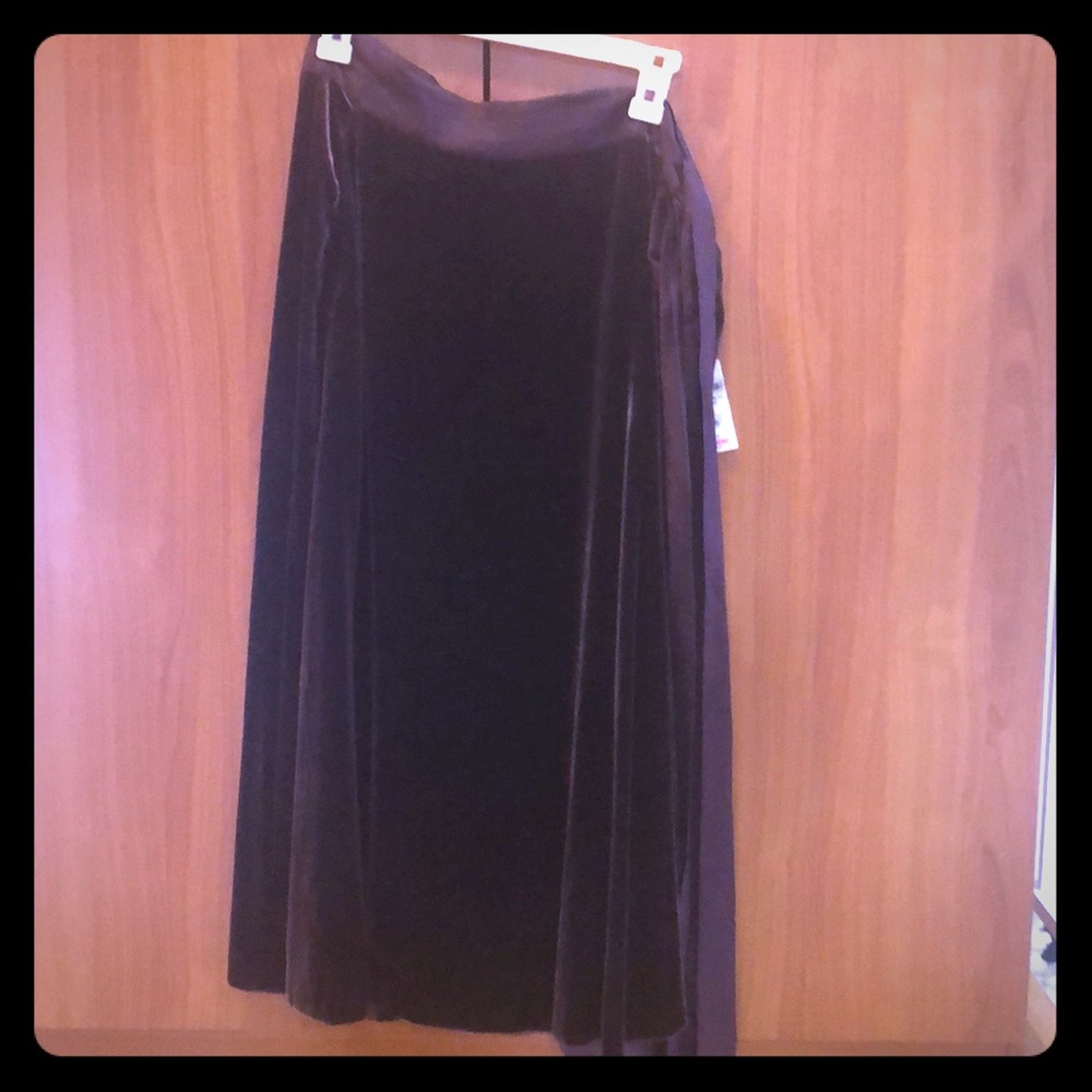 Long DKNY maroon skirt w/ silk trim at waist/tie